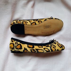 Sam Edelman Leopard Hair Flat, size 5.5